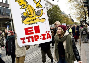 Helsingissä järjestettiin viime lokakuussa suurmielenosoitus EU:n neuvottelemia vapaakauppasopimuksia vastaan.