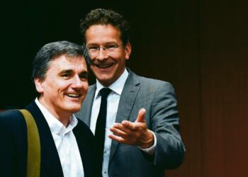 Kreikan valtiovarainministeri Euklides Tsakalotos ja euroryhmän puheenjohtaja Jeroen Dijsselbloem Brysselin kokouksessa maanantaina.