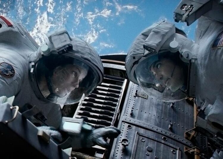Sandra Bullockin ja George Clooneyn avaruuskellunnat ovat henkeäsalpaavia.