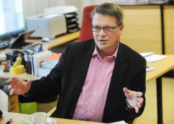 Puheenjohtaja Veli-Matti Kuntosen mukaan SEL ei hyväksy hallituksen suunnitelmia helpottaa alle 20 hengen työpaikkojen työntekijöiden irtisanomista mahdollistamalla pärstäkertoimen perusteella irtisanominen