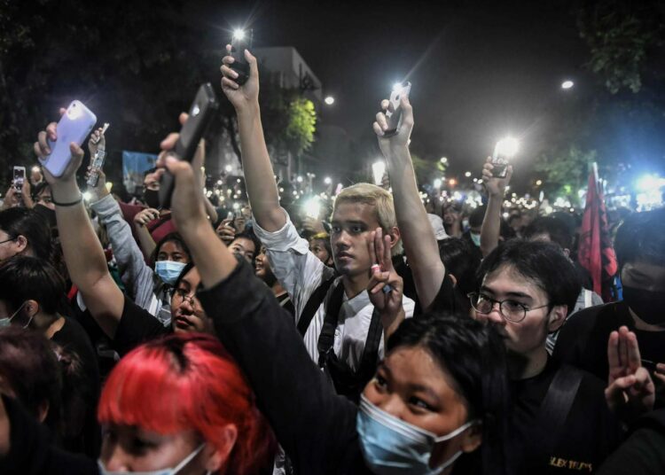 Opiskelija-aktivistit ovat johtaneetdemokratiamielisiä protesteja heinäkuusta lähtien. Kuva torstailta Bangkokista.