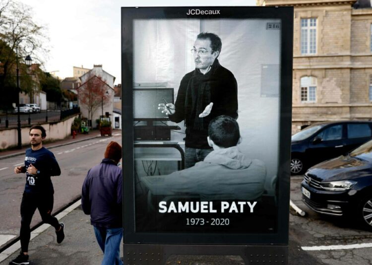Ranskalainen opettaja Samuel Paty surmattiin hänen näytettyään oppilailleen pilakuvia islamin profeetta Muhammedista.