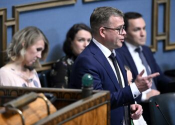 Pääministeri Petteri Orpo (kok) eduskunnan suullisella kyselytunnilla Helsingissä 16. toukokuuta 2024.