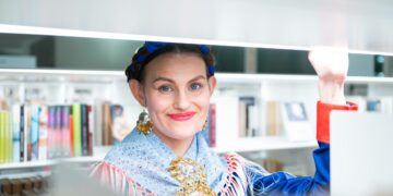 Helga West on kyllästynyt asetelmaan, jossa saamelaiset esitetään osana liberaalin yhteiskunnan kilvenkiillotusta.