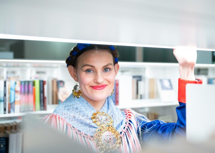 Helga West on kyllästynyt asetelmaan, jossa saamelaiset esitetään osana liberaalin yhteiskunnan kilvenkiillotusta.