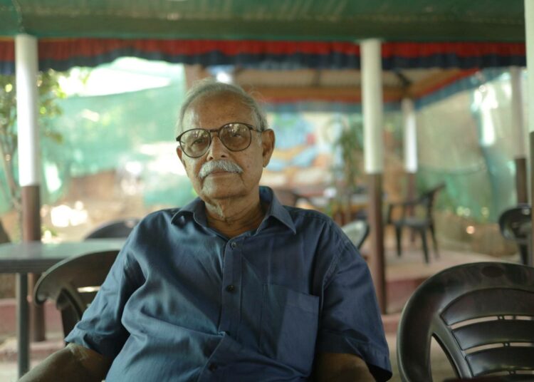 Maanomistaja Gopalakrishnan R. Pillai epäilee, että kallioiden suojelu veisi maat omistajiltaan.