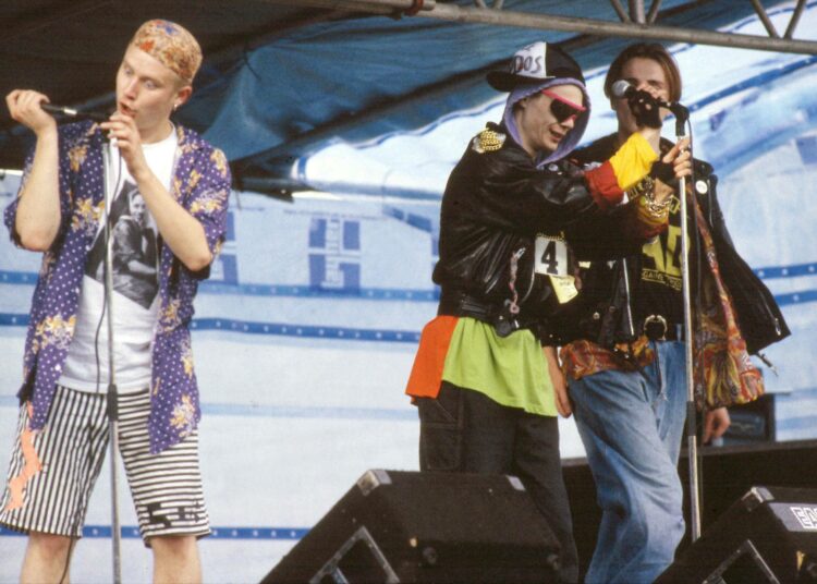 Raptori-yhtye lavalla Stadioncross-konsertissa vuonna 1990.