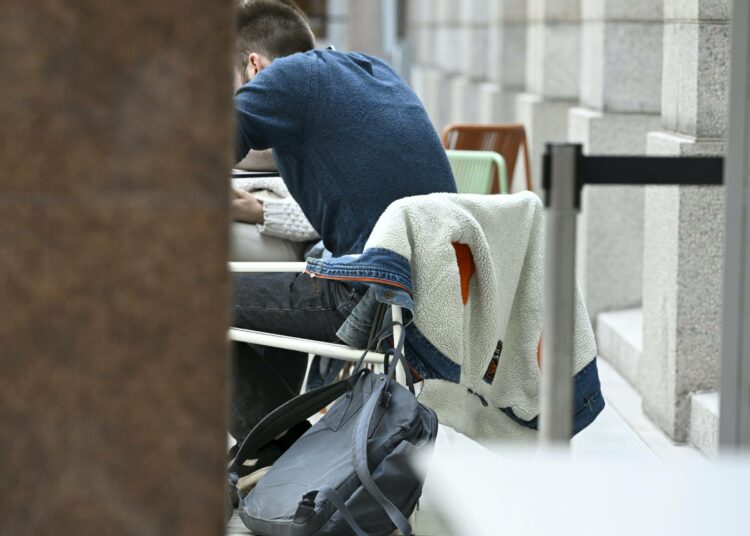 Vuoden 2020 oppivelvollisuusuudistuksen ansiosta nuoret ovat nyt aiempaa vähemmän aikaa syrjäytyneenä, koska vain harva koulupudokas on töissä.