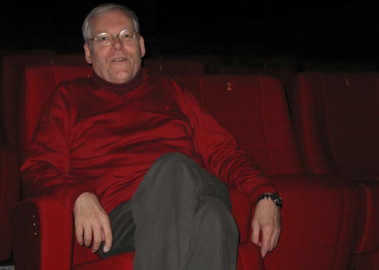 Raimo Silius on istunut käsittämättömän paljon päiväsaikaankin pimeässä salissa katsomassa elokuvia.