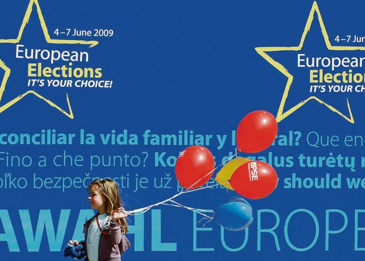 EU:n instituutiot pitivät 9. 5. Brysselissä avoimien ovien päivän herättääkseen kansalaisten kiinnostusta vaaleihin. Vielä äänioikeutta vailla oleva tyttökin sai ensikosketuksensa EU-politiikkaan.