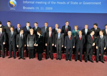 Puolan pääministeri Donald Tusk pääsi eturivin oikeaan reunaan EU:n viime viikon huippukokouksen ryhmäkuvassa.