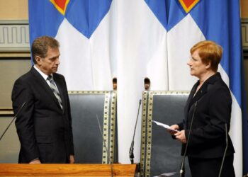 Eduskunnan puhemies Sauli Niinistö ja tasavallan presidentti Tarja Halonen eduskunnan vaalikauden päättäjäisissä.