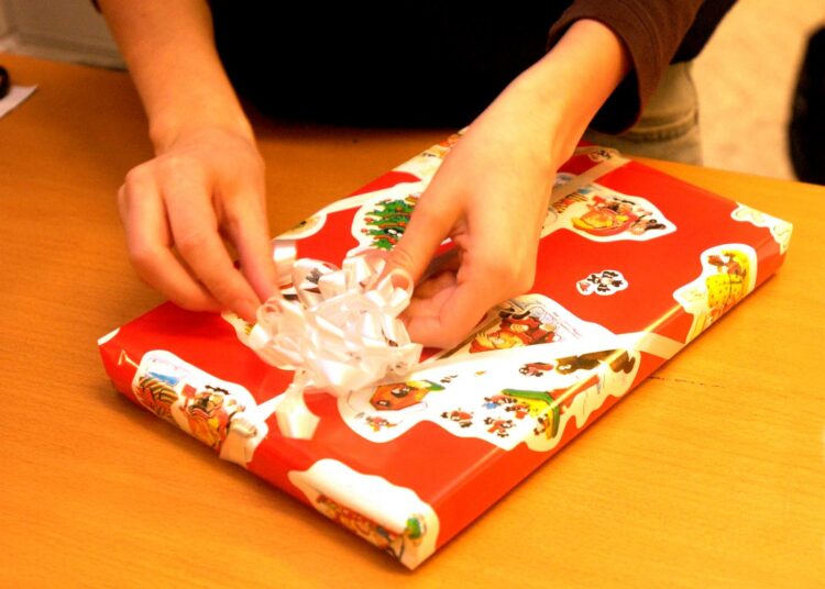 Kirja on yhä joulun suosituin lahja.