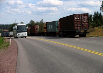 AKT:n tietojen mukaan ulkomaisella kalustolla tehtyjä kuljetuksia koskevia kabotaasisäännöksiä rikotaan räikeästi.