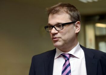 Keskustan puheenjohtajan Juha Sipilän ehdotus Yle-veron indeksin jäädyttämisestä kolmeksi vuodeksi olisi kotimaisia tuotantoyhtiöitä koskeva leikkaus.