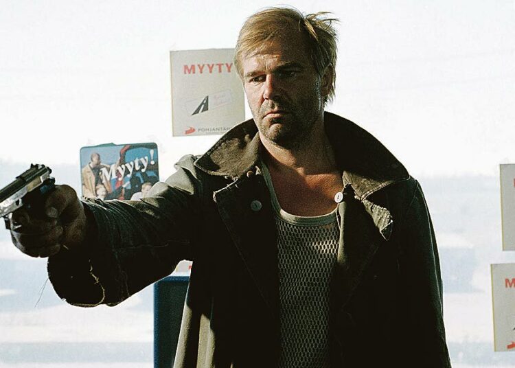 Raid (Kai Lehtinen, kuvassa) joutuu keskelle kansainvälistä rikollisuutta etsiessään kadonnutta naisystäväänsä Tarjaa.
