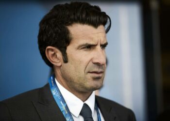 Puheenjohtajakisasta vetäytynyt Luís Figo vertasi Blatterin valtakautta diktatuuriin.