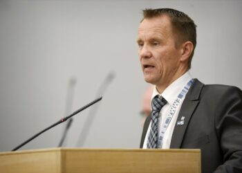 Perussuomalainen kansanedustaja, uskonnoltaan helluntailainen, Mika Niikko saarnasi eduskunnassa.
