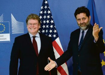 Yhdysvaltojen TTiP:n pääneuvottelija Dan Mullaney (vas.) tapasi eurooppalaisen kollegansa Ignacio Garcia Berceron heinäkuussa Brysselissä.
