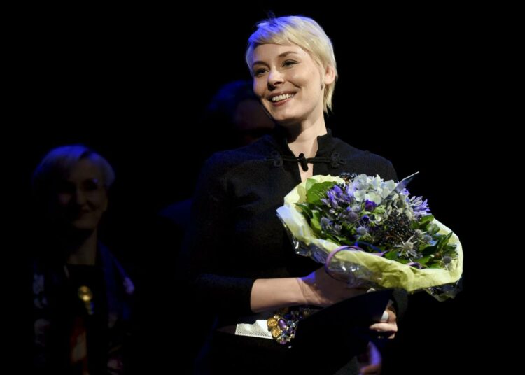 Vuoden 2015 Kirjallisuuden Finlandia -palkinnon voittaja Laura Lindstedt kirjallisuuden Finlandia-palkintojen julkistamistilaisuudessa Helsingissä.