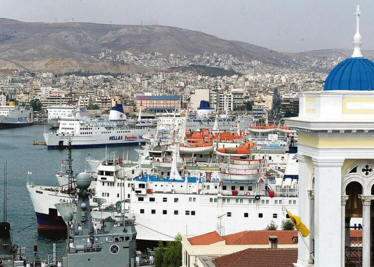 Kreikan Pireuksen satama on itäisen Välimeren tärkeimpiä. Kiinalainen Cosco-varustamo osti siitä lähes 70 prosenttia.