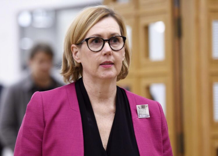 Eduskunnan sosiaali- ja terveysvaliokunnan puheenjohtaja Tuula Haatainen (sd.).