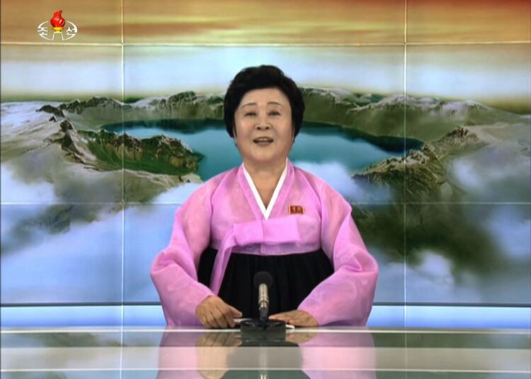 Pohjois-Korean tv-uutisten lukija Ri Chun-Hee tiedotti kansalaisille maan uusimmasta ydinkokeesta 3.9.