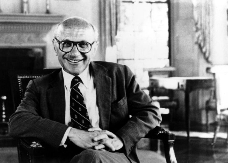 Milton Friedman väitti, että taloudessa vaikuttaa voimia, joista toimijat eivät ole tietoisia.