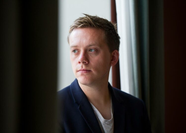 Owen Jones kehottaa Suomen vasemmistoa oppimaan labourin virheistä.