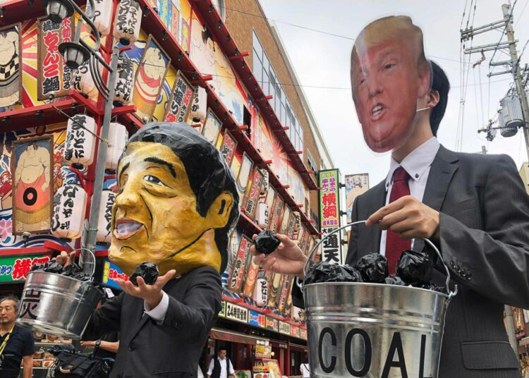 Ilmastokriisistä muistuttavat mielenosoittajat ovat vastassa Japanin Osakaan kokoontuvia G20-johtajia.