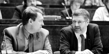 Esko Seppänen ja Claes Andersson keväällä 1995 kokouksessa, jossa päätettiin osallistumisesta Paavo Lipposen hallitukseen.