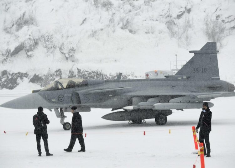 Saab Gripen E -hävittäjä on ehdolla Hornet-hävittäjien seuraajaksi.