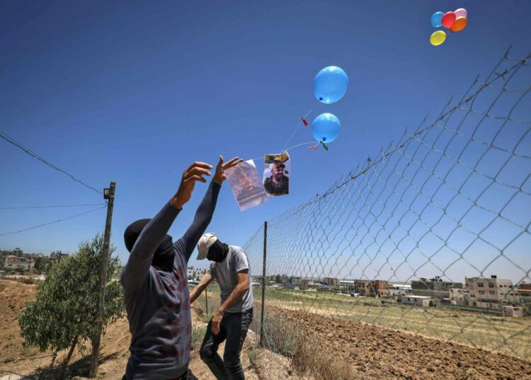 Palestiinalaisalueilta on lähetetty polttonesteillä lastattuja ilmapalloja Israeliin.