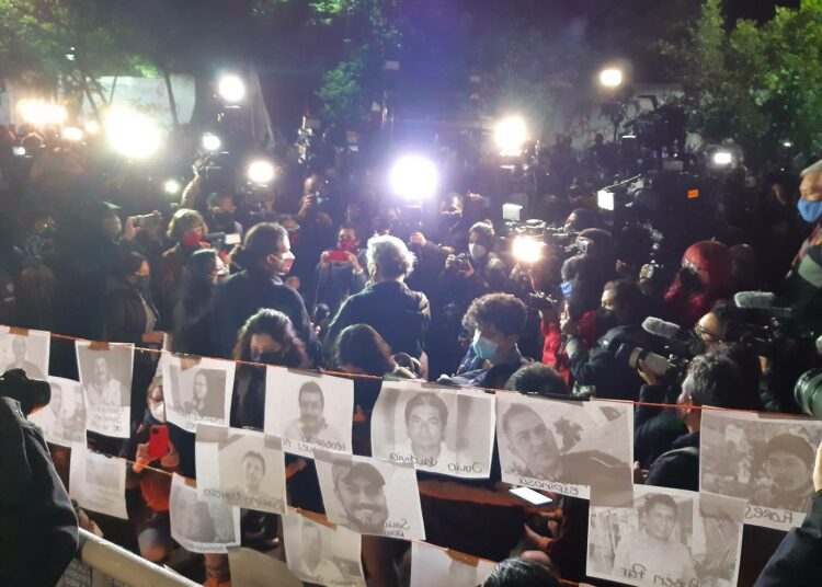 Yli 40:ssä Meksikon kaupungissa järjestettiin 25. tammikuuta mielenosoitus toimittajamurhia vastaan. Pääkaupunki Méxicon protestissa nostettiin esiin murhattujen kollegojen kuvia.