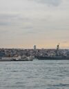Yhdysvaltalainen sotalaiva kulki Bosporinsalmessa tämän vuoden helmikuussa. Mustallemerelle johtava Bosporinsalmi halkaisee Turkin suurimman kaupungin Istanbulin.