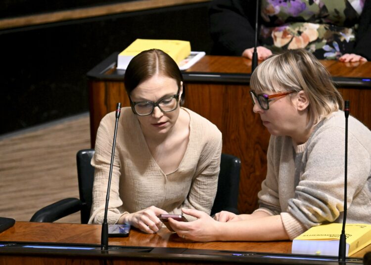 Minja Koskela ja Aino-Kaisa Pekonen kuvailivat sosiaaliturvan leikkauksia järkyttäviksi ja julmiksi.