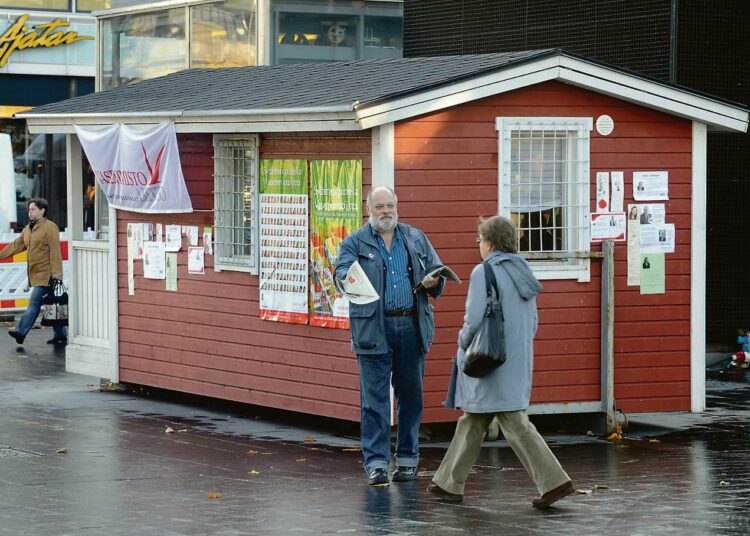 Kunnallisvaalien uusimiselle Vihdissä, Karkkilassa ja Kauniaisissa ei ole vaihtoehtoja. Vasemmistoliitto kampanjoi kunnallisvaalien alla vaalimökeillä.