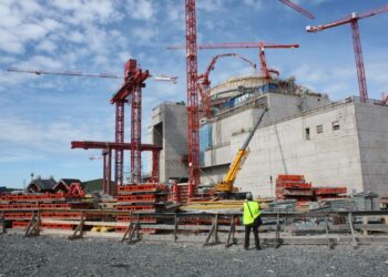 Lähes 4 000 hengen rakennustyömaa on edelleen yksi Euroopan suurimmista.