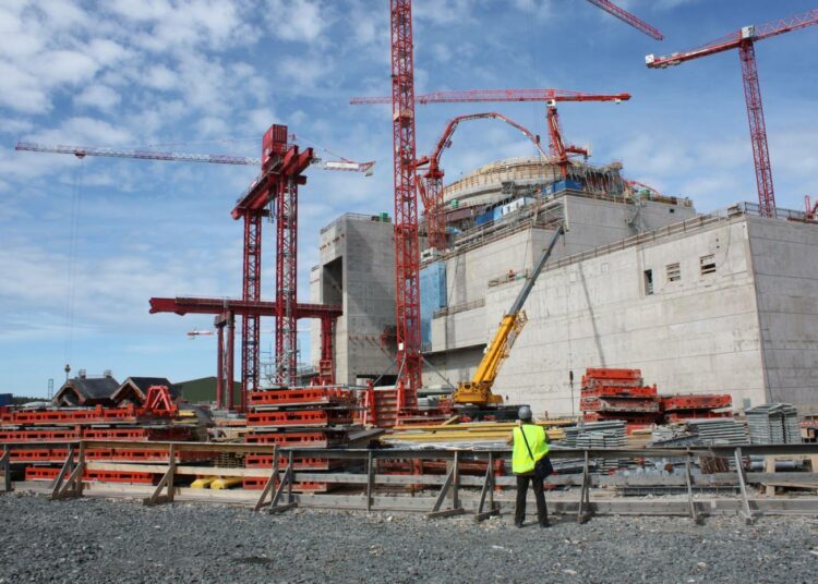 Lähes 4 000 hengen rakennustyömaa on edelleen yksi Euroopan suurimmista.