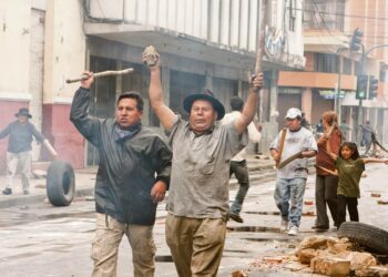 Sade kuuluu meille kertoo Bolivian Cochabambassa vuonna 2000 sattuneista mellakoista (”Vesisota”) historian näkökulmaa hyödyntäen.