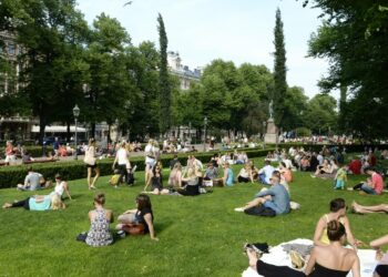 Suomen väkiluku kasvoi vuoden 2013 ensimmäisellä vuosipuoliskolla 10 000 henkeä.