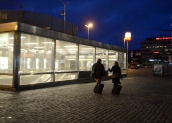 Helsingin raitio- ja metroliikenne hiljeni tiistaina 23.9. JHL:n mielenilmauksen takia. Palmian yhtiöittämisessä on ratkaisun ilta keskiviikkona.