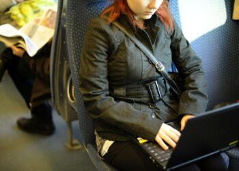 Ensi kevään eduskuntavaaleissa ääntään pääsee käyttämään neljännesmiljoona nuorta äänestäjää, jotka liikkuvat suvereenisti internetissä.