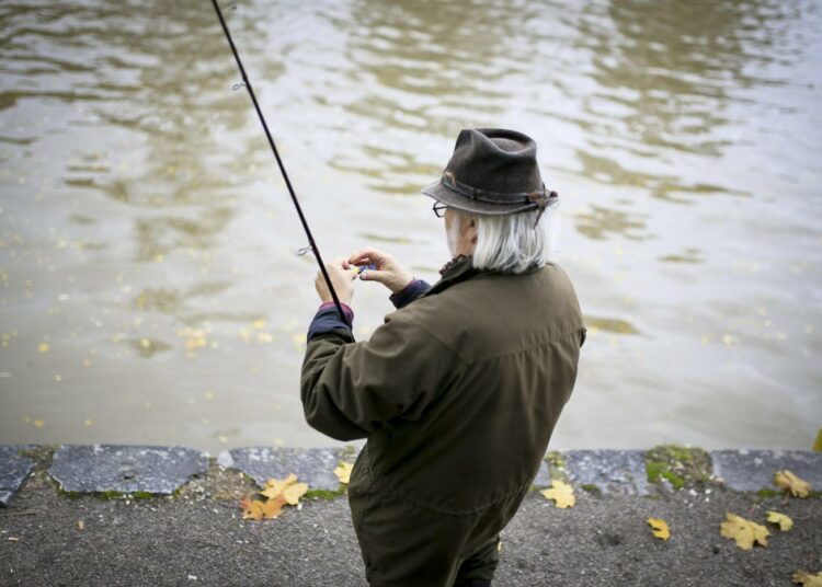 Kansanedustaja Jari Myllykosken mukaan vapautus kalastonhoitomaksusta tulisi ulottaa yli 65-vuotiaiden lisäksi myös pienituloisiin työttömiin.