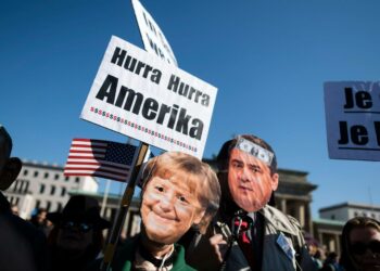 Berliinissä 10. lokakuuta pidetyssä mielenosoituksessa vastustettiin TTIP-sopimusta. Suomalaisista vain 11 prosenttia uskoo EU:n hyötyvän USA:ta enemmän sopimuksesta.
