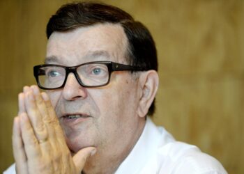 Europarlamentaarikko Paavo Väyrysen kansalaisaloite etenee eduskuntaan ensi vuoden puolella.