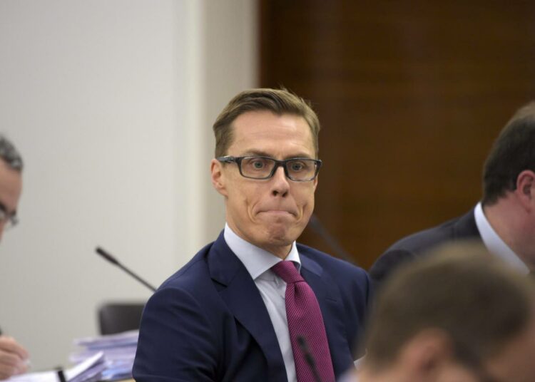 Alexander Stubb kertoi eduskunnassa ja suorassa tv-lähetyksessä, miten hallintarekisteriä voi hyödyntää lain hengen vastaisesti.