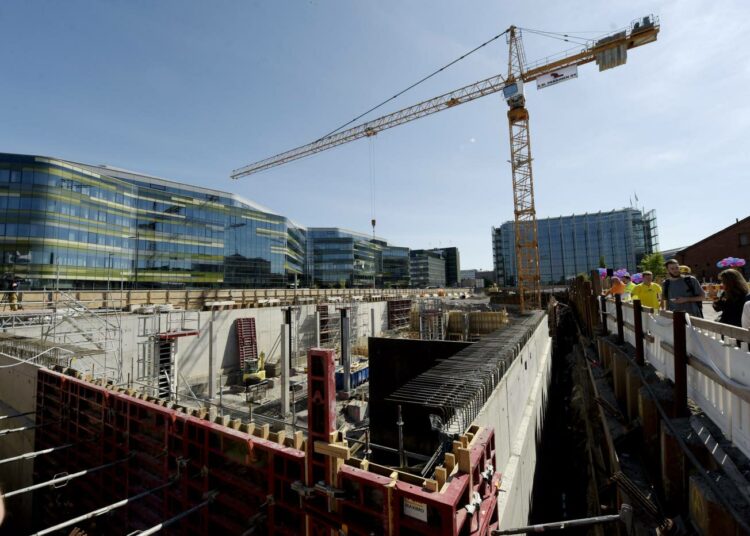 Rakennusalan työllisyys paranee. Esimerkiksi Helsingissä rakennetaan uutta keskustakirjastoa,