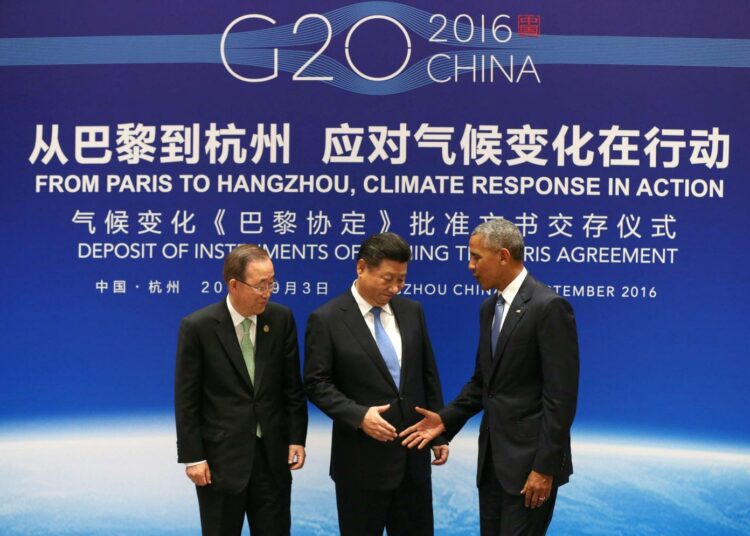 Kiinan presidentti Xi Jinping, Yhdysvaltain presidentti Barack Obama ja YK:n pääsihteeri General Ban Ki-moon löivät kättä ilmastosopimuksen ratifioinnin päälle syyskuussa. Suomessa eduskunta aloitti sopimuksen käsittelyn tiistaina.