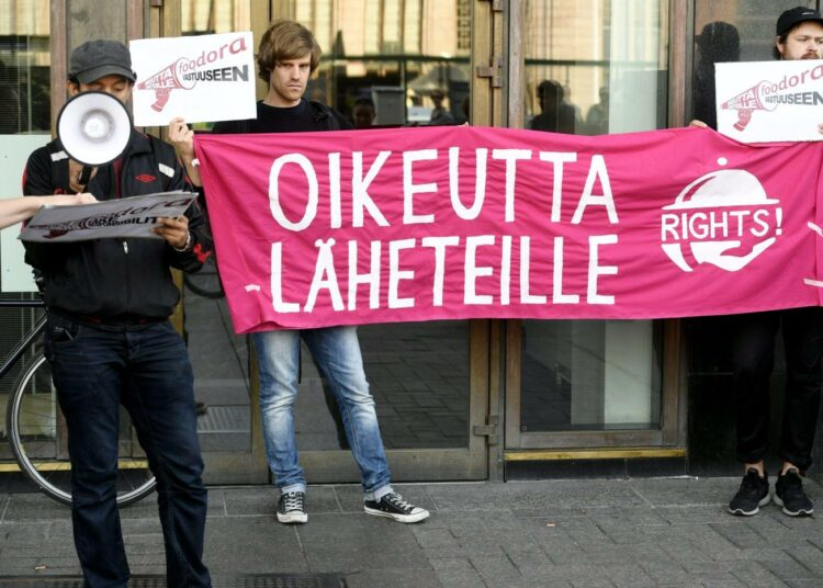 Ruokalähettipalvelu Foodoran lähetit osoittivat mieltään Helsingissä syyskuussa.